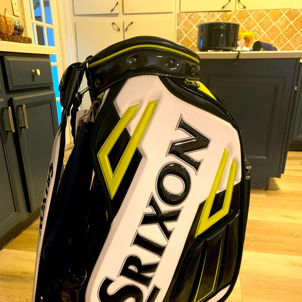 Srixon staff bag, signed by golf legend, Graeme McDowell!